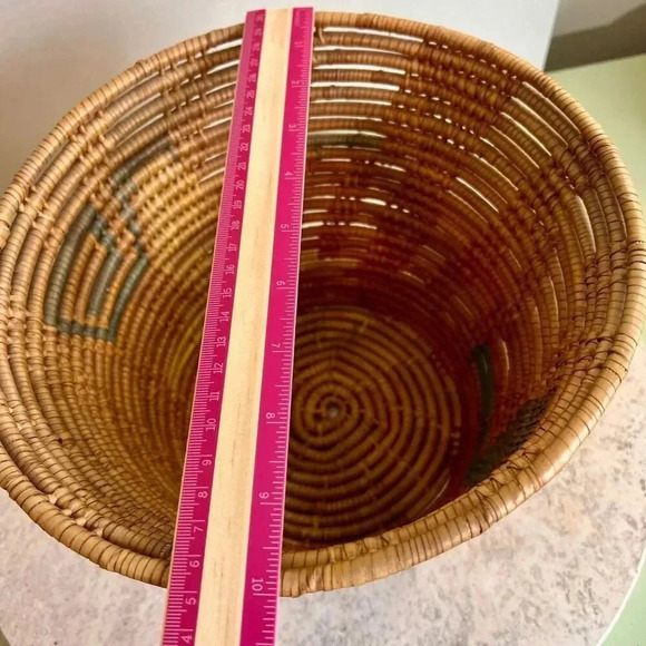 Vintage Handmade Native American Hand Woven Large Basket Tan with Print on Insid - Picture 7 of 10